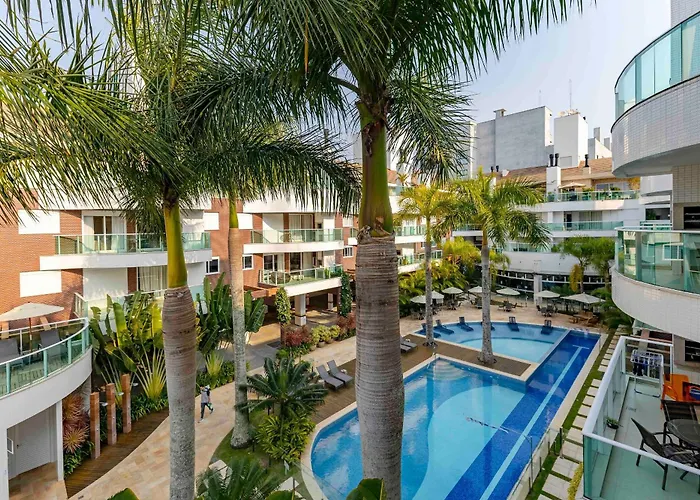 Boulevard Bombinhas - Apto em Condomínio com Piscina e Jacuzzi